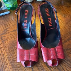 EUC MIU MIU Sz 7.5 Wine PeepToe Slingback 4” Heel Babydoll Pumps with Bow Detail